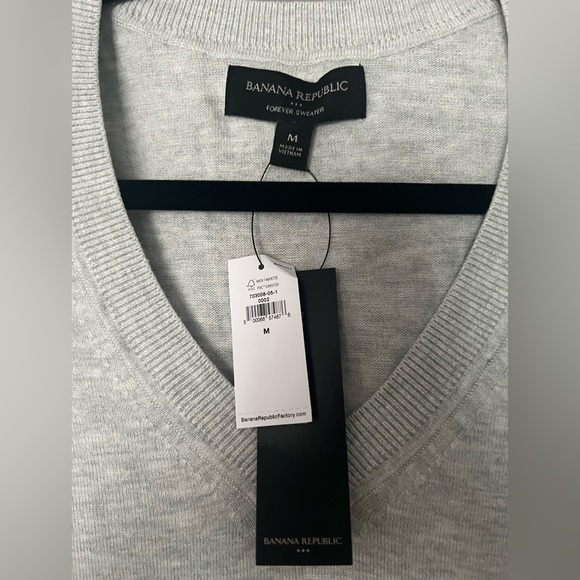 Banana Republic v neck sweater - Picture 3 of 3